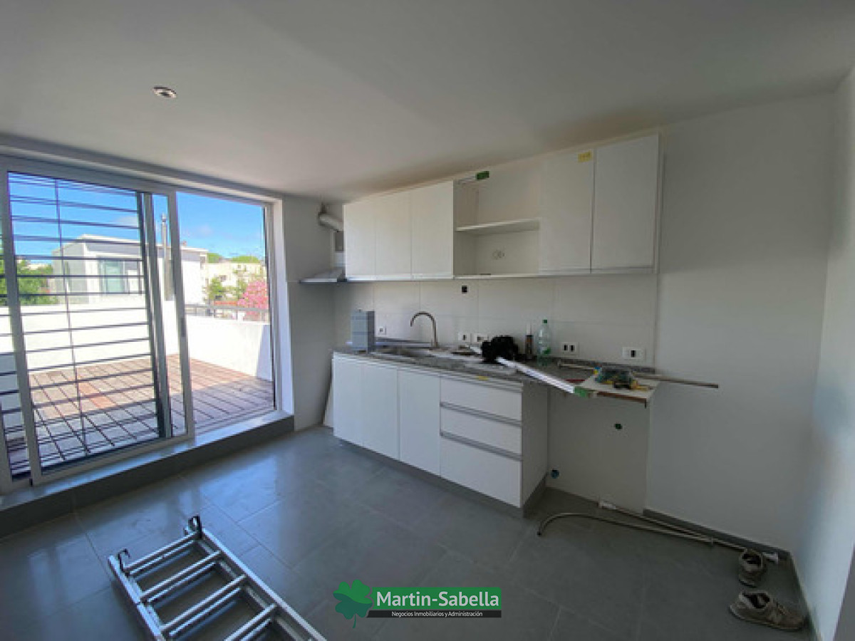 Casa ID.303/Casa-en-alquiler--La-Blanqueada- - Casa en alquiler - La Blanqueada 