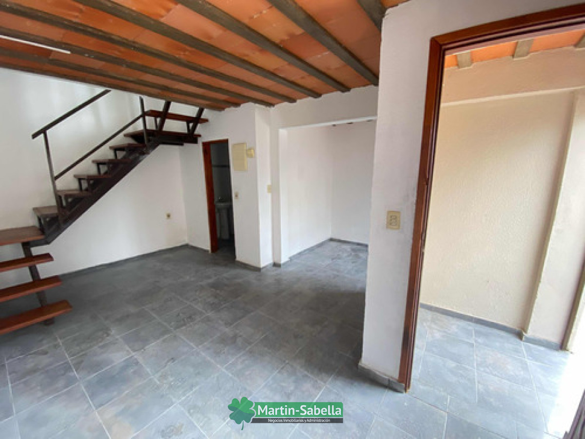 Casa ID.2 - Casa Propiedad Horizontal Duplex  Al Fondo Malvin Lado Norte A 1  Cuadra De Av. Italia 