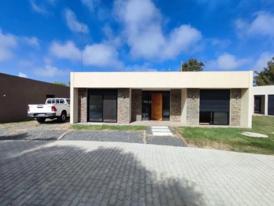 Casa en alquiler - Lomas de Solymar 