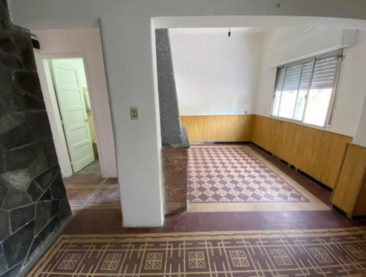 Casa En Venta 1 Dormitorio Con Acceso A  La Azota Y Patio Chico Con Parrillero 