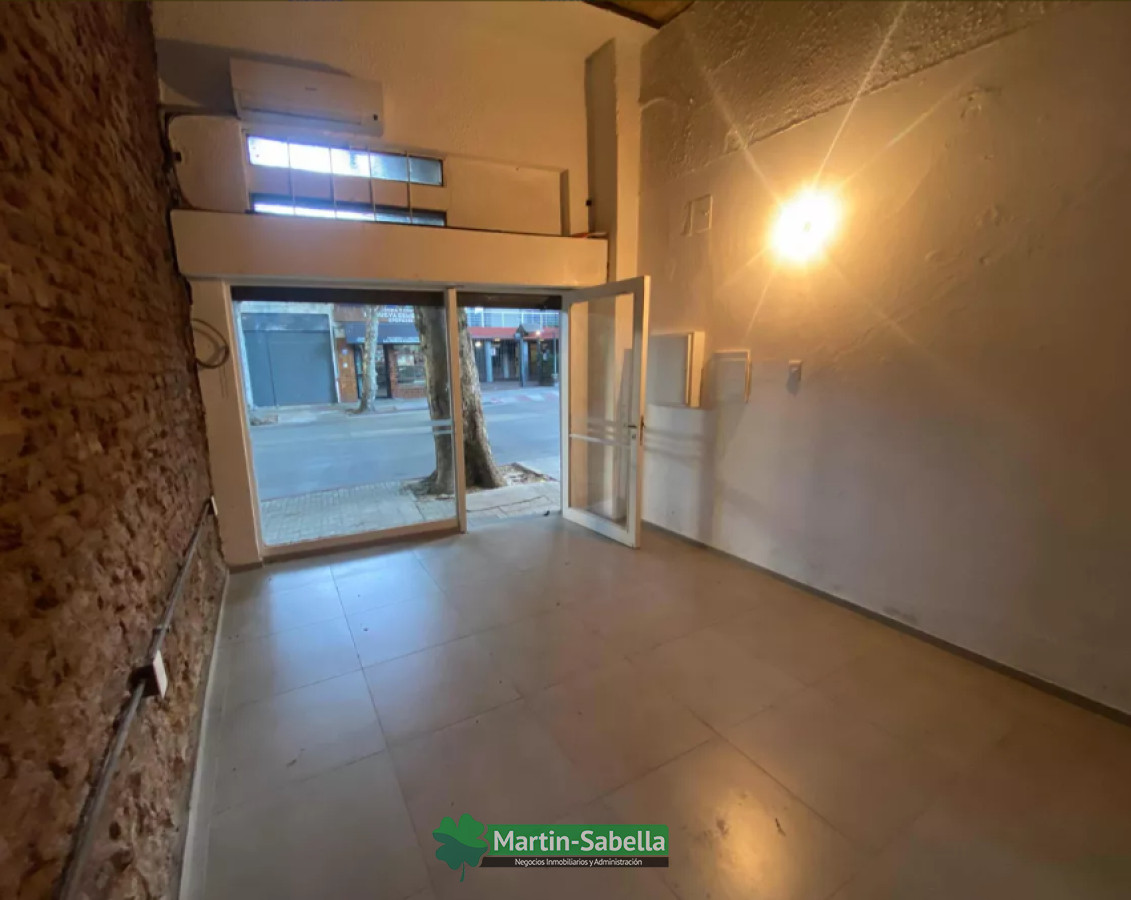 Local Comercial ID.104/Local-con-vivienda-en-alquiler--Pocitos- - Local con vivienda en alquiler - Pocitos 