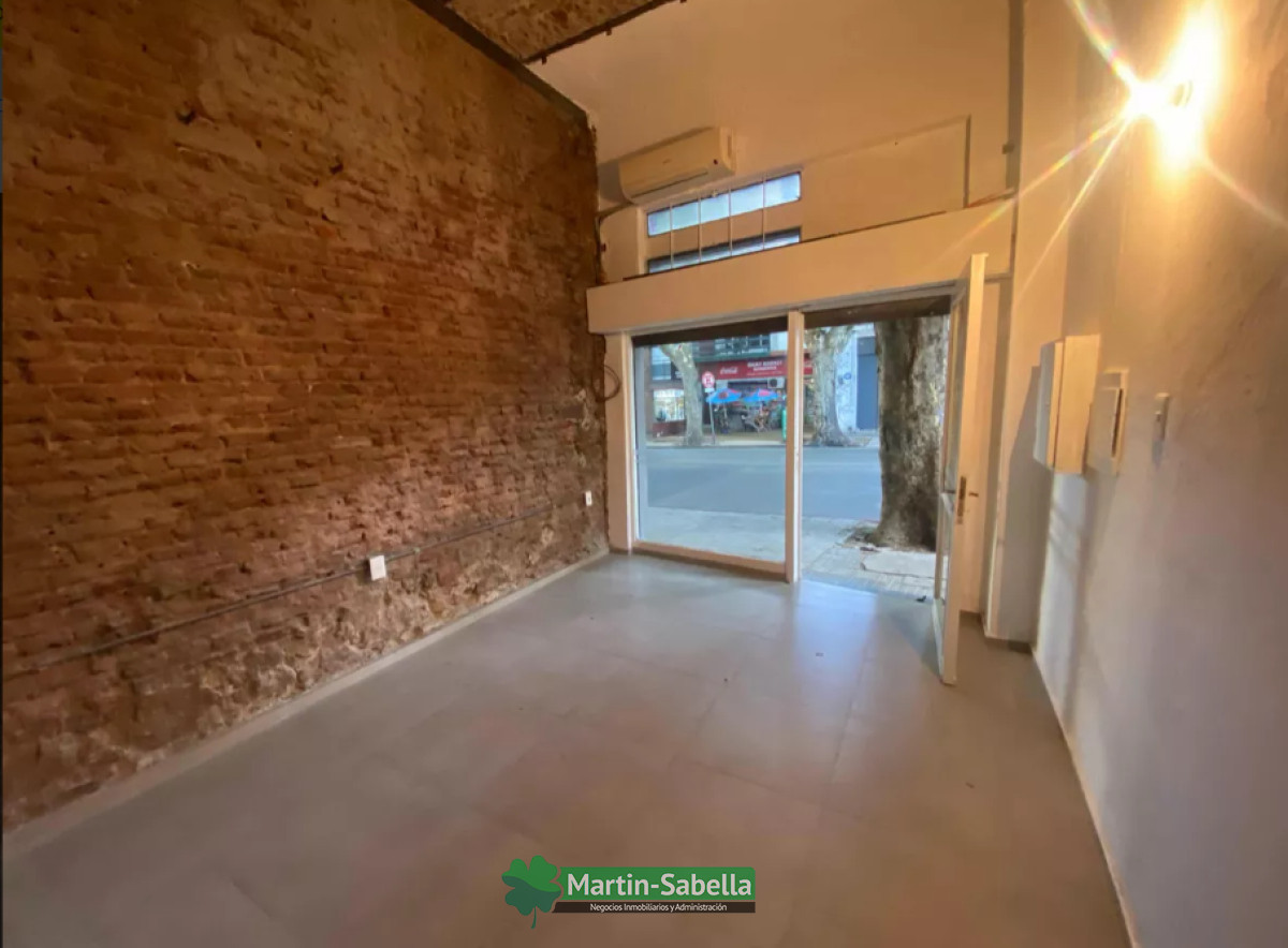 Local Comercial ID.101/Local-con-vivienda-en-alquiler--Parque-Batlle- - Local con vivienda en alquiler - Parque Batlle 