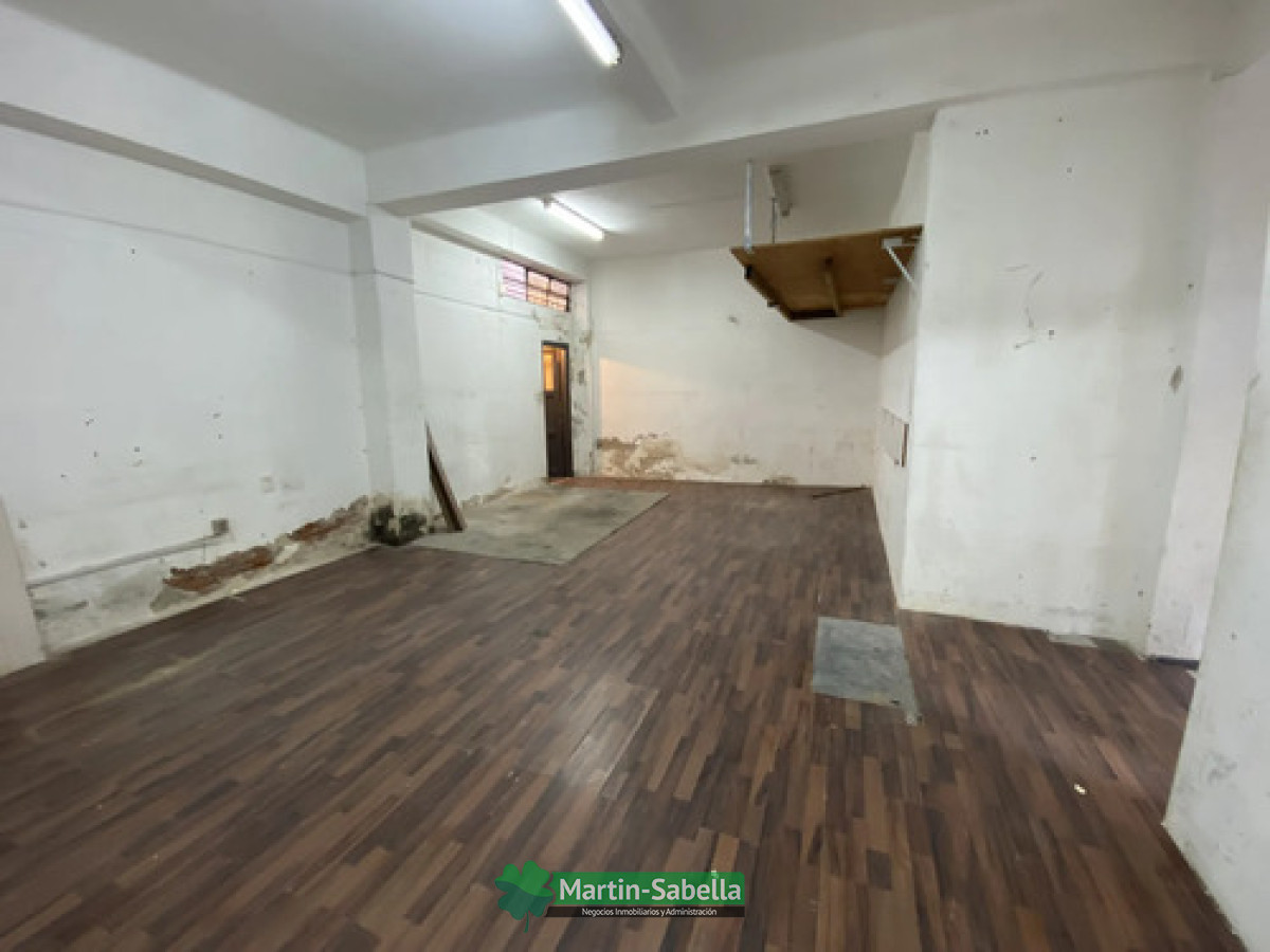 Local Comercial ID.505/Local-en-alquiler--Tres-Cruces- - Local en alquiler - Tres Cruces 