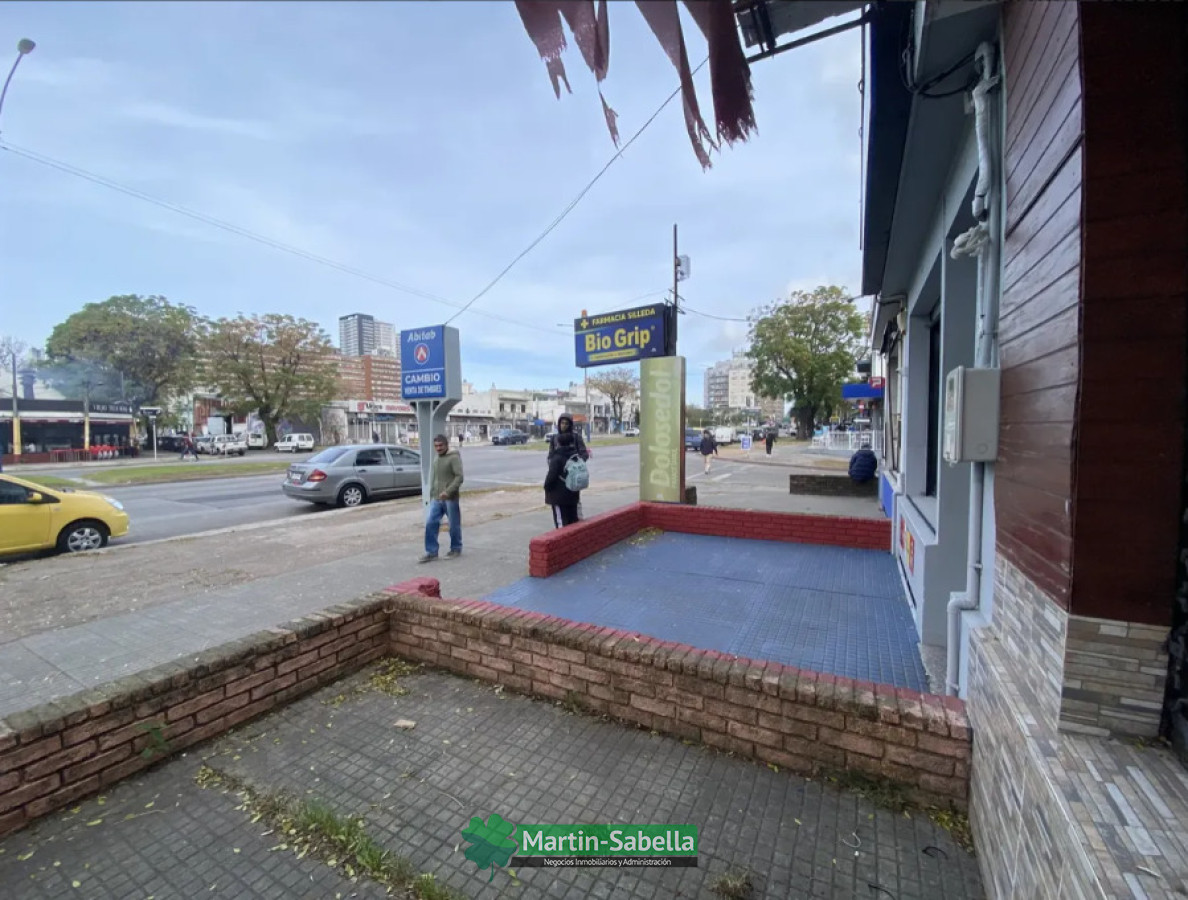 Local Comercial ID.523/Local-en-Alquiler--Brazo-Oriental- - Local en Alquiler - Brazo Oriental 