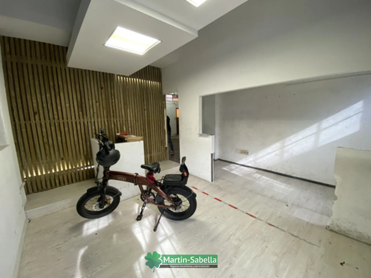 Local Comercial ID.505/Local-en-alquiler--Tres-Cruces- - Local en alquiler - Tres Cruces 
