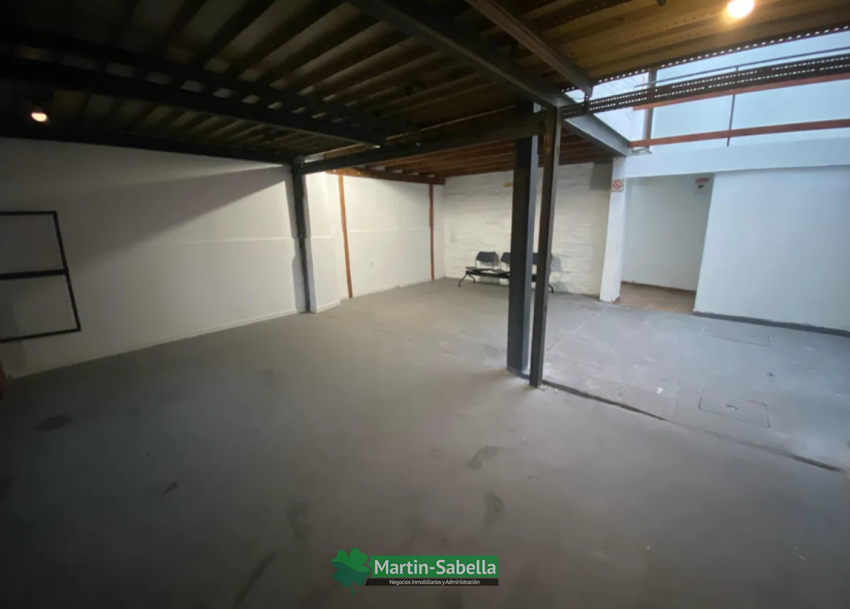 Local Comercial ID.170/Local-en-alquiler--Tres-Cruces- - Local en alquiler - Tres Cruces 