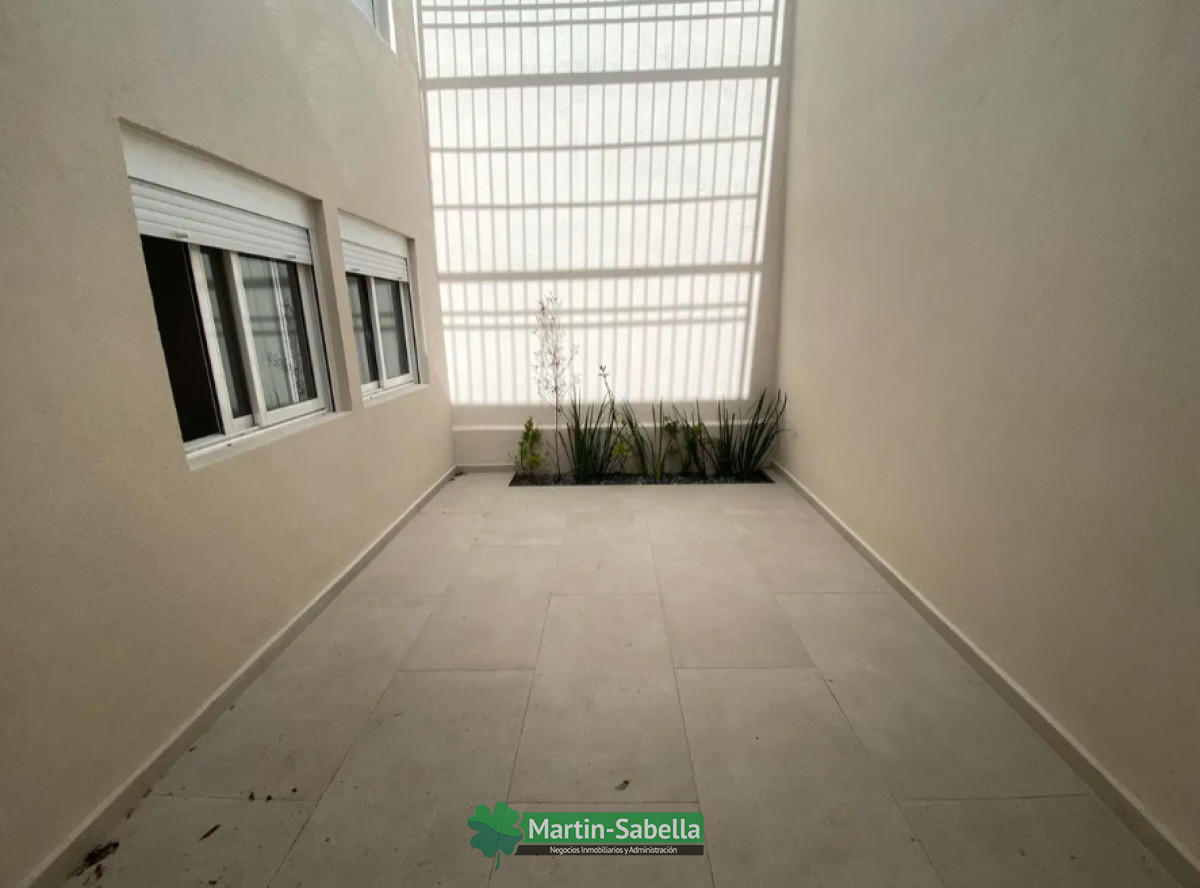 Local Comercial ID.420/Local-en-alquiler--Tres-Cruces- - Local en alquiler - Tres Cruces 