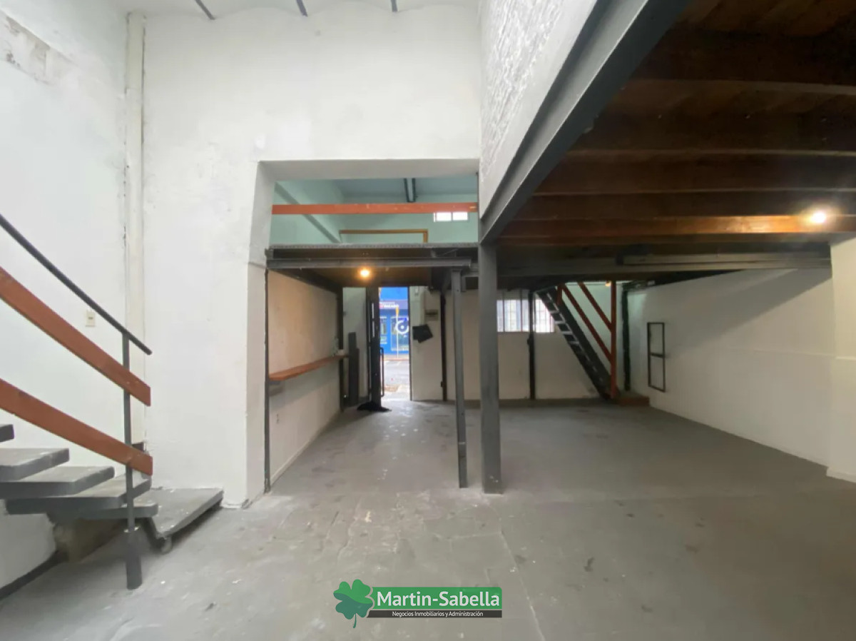 Local Comercial ID.170/Local-en-alquiler--Tres-Cruces- - Local en alquiler - Tres Cruces 
