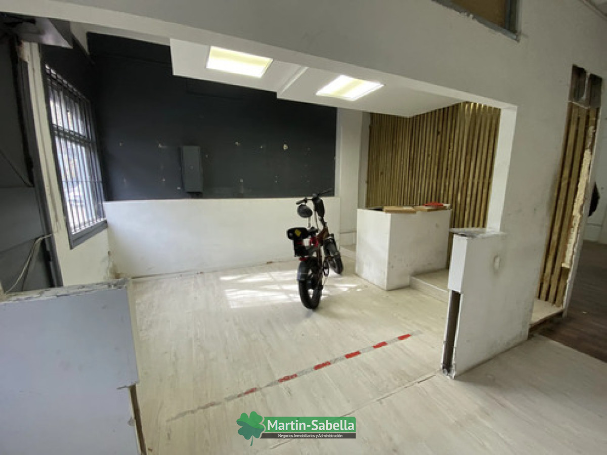 Local Comercial ID.505/Local-en-alquiler--Tres-Cruces- - Local en alquiler - Tres Cruces 