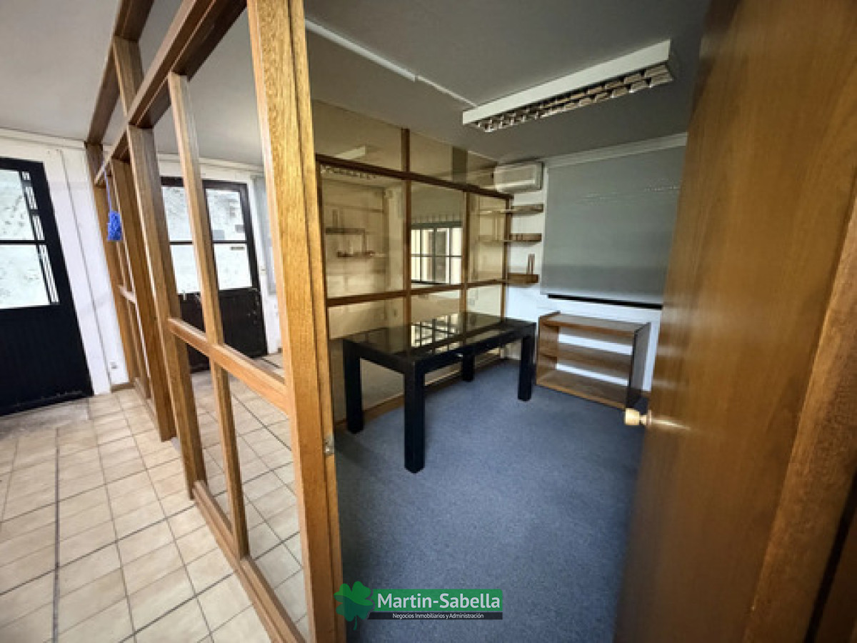 Local Comercial ID.683/Locales-en-alquiler-La-Comercial- - Locales en alquiler La Comercial 
