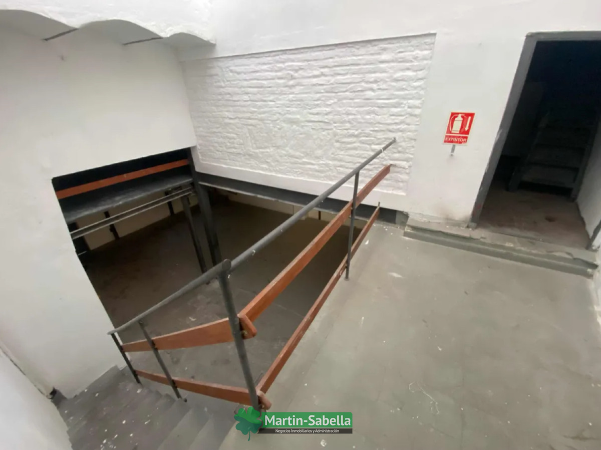 Local Comercial ID.170/Local-en-alquiler--Tres-Cruces- - Local en alquiler - Tres Cruces 