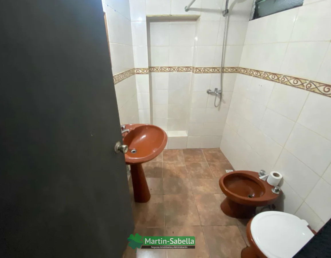 Local Comercial ID.170/Local-en-alquiler--Tres-Cruces- - Local en alquiler - Tres Cruces 