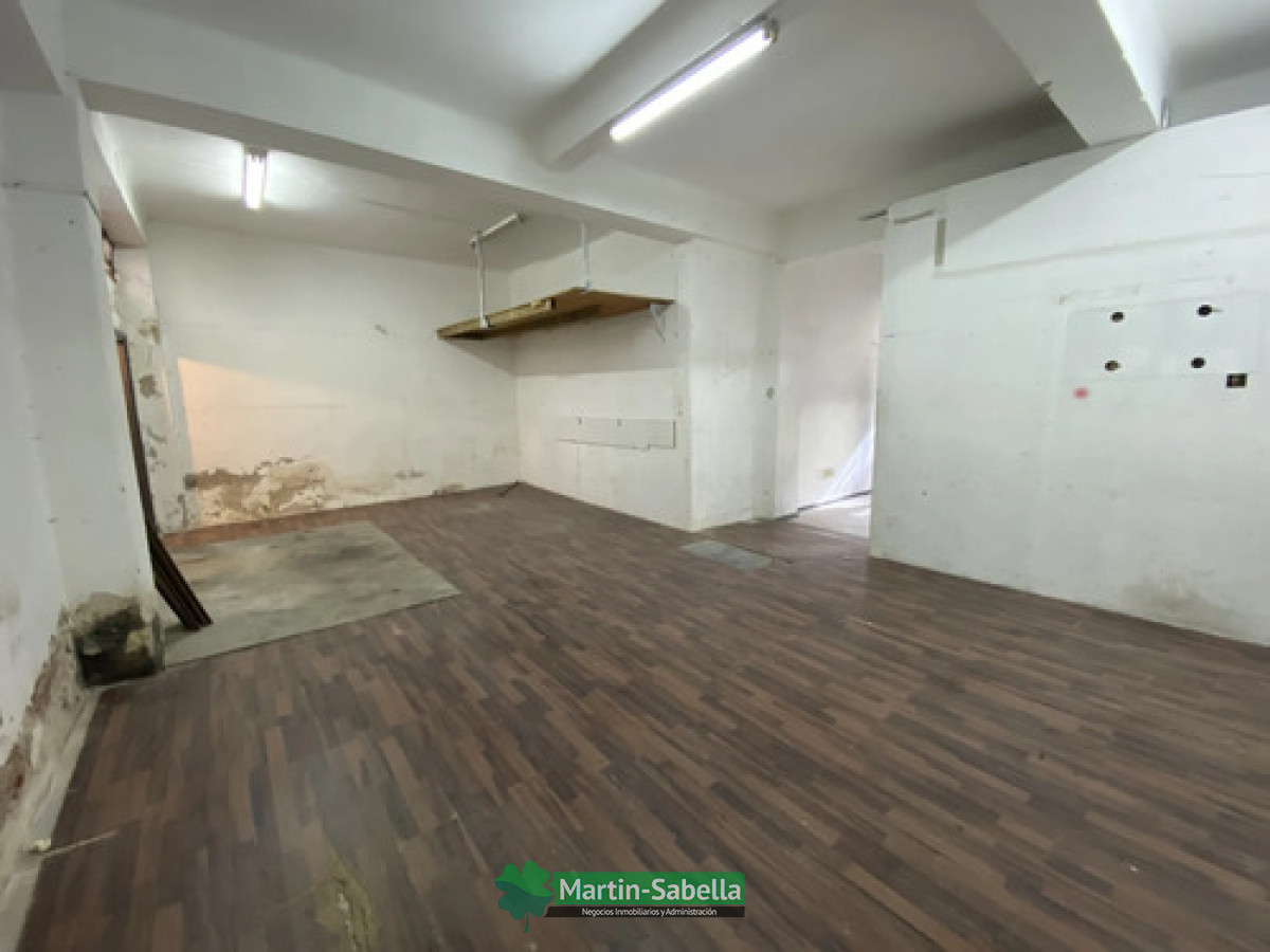 Local Comercial ID.505/Local-en-alquiler--Tres-Cruces- - Local en alquiler - Tres Cruces 