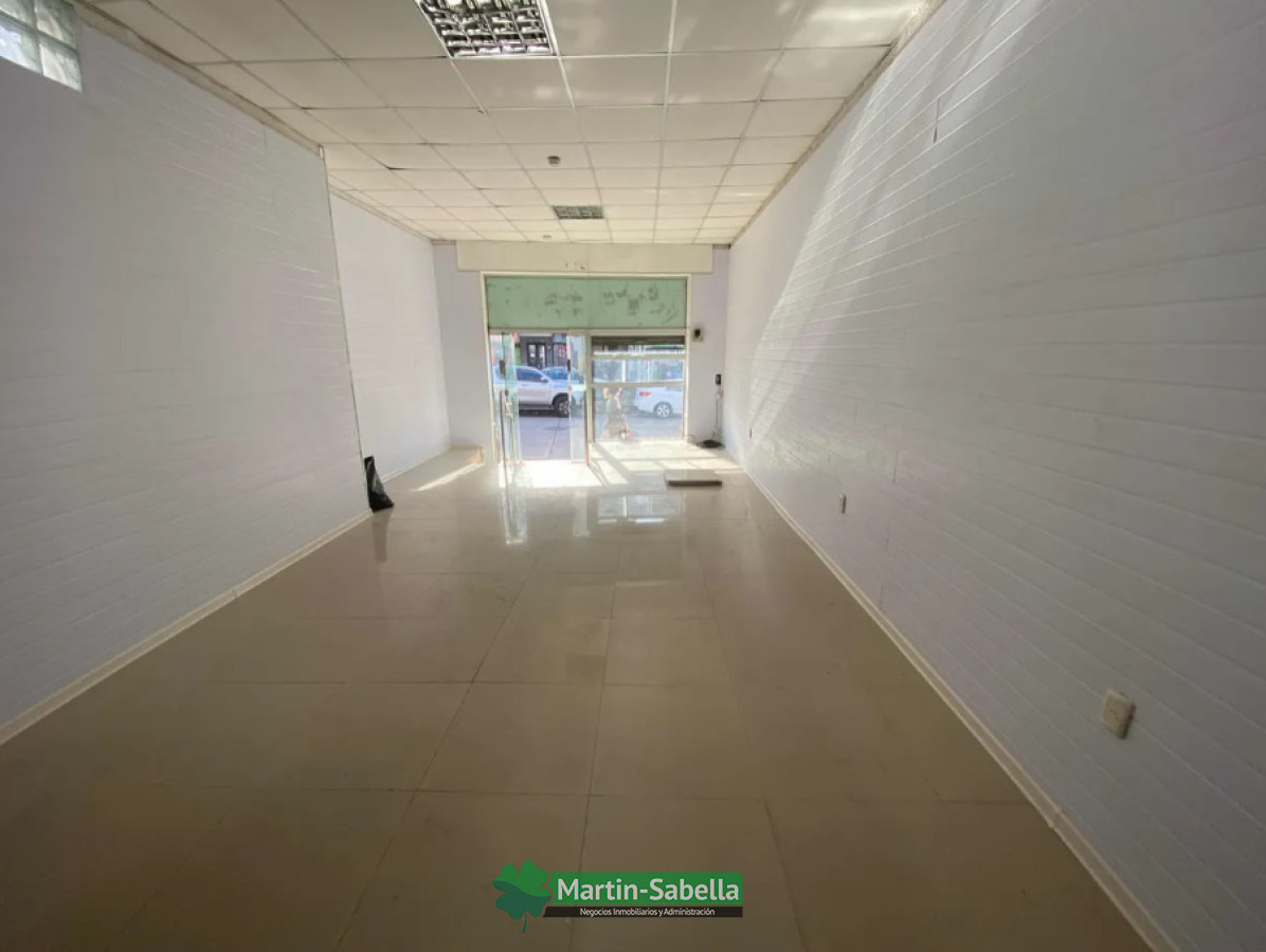 Local Comercial ID.111/Local-en-alquiler--Pérez-Castellanos- - Local en alquiler - Pérez Castellanos 