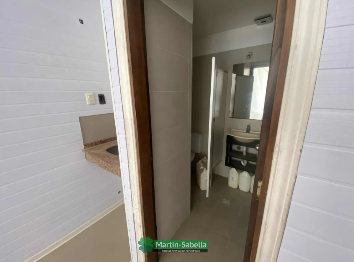 Local Comercial ID.111/Local-en-alquiler--Pérez-Castellanos- - Local en alquiler - Pérez Castellanos 