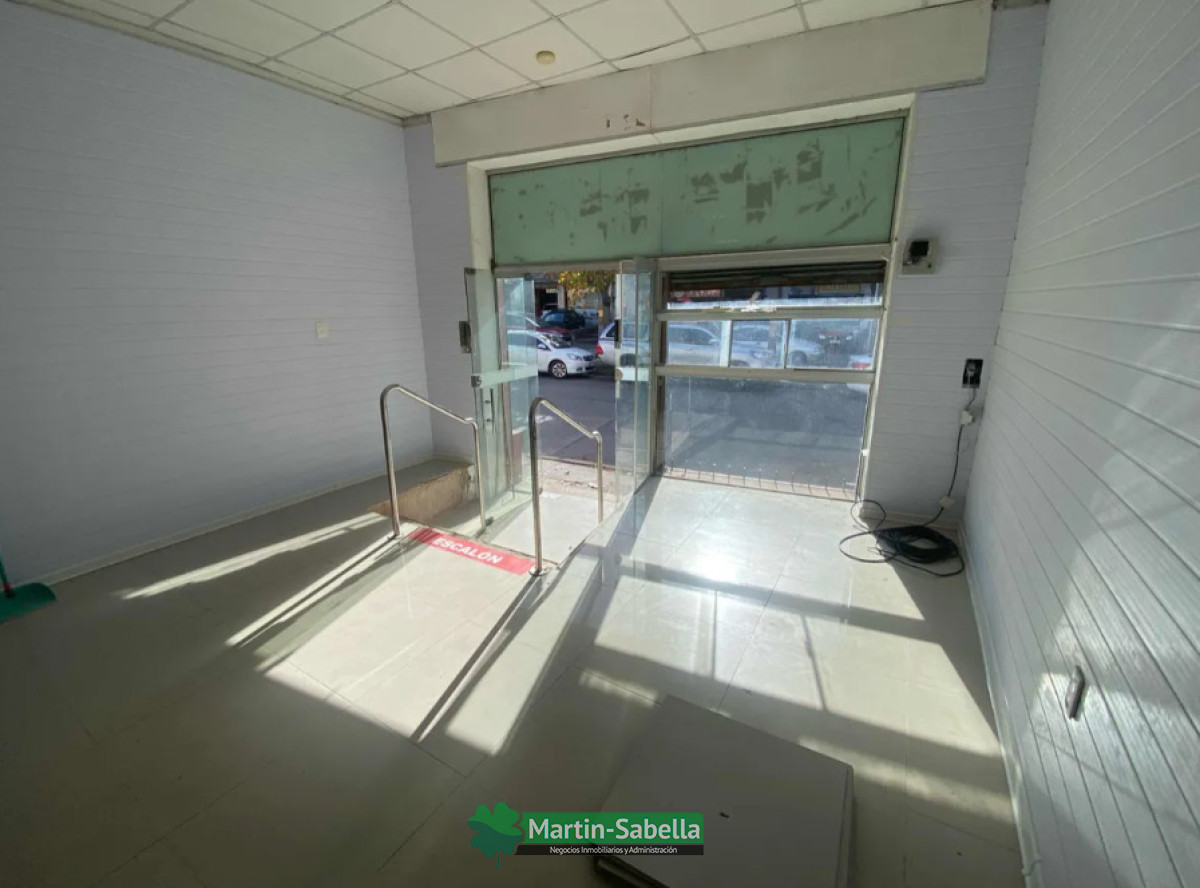 Local Comercial ID.111/Local-en-alquiler--Pérez-Castellanos- - Local en alquiler - Pérez Castellanos 