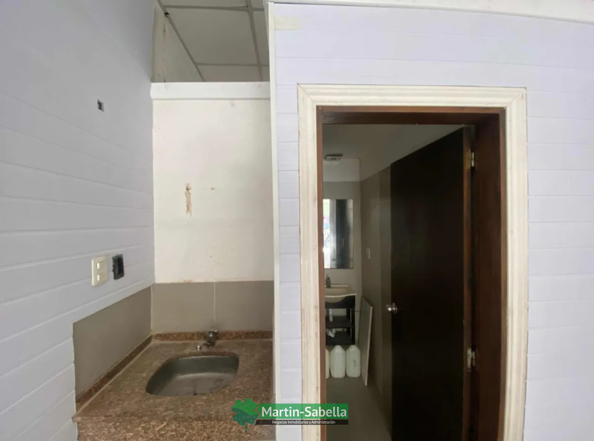 Local Comercial ID.111/Local-en-alquiler--Pérez-Castellanos- - Local en alquiler - Pérez Castellanos 