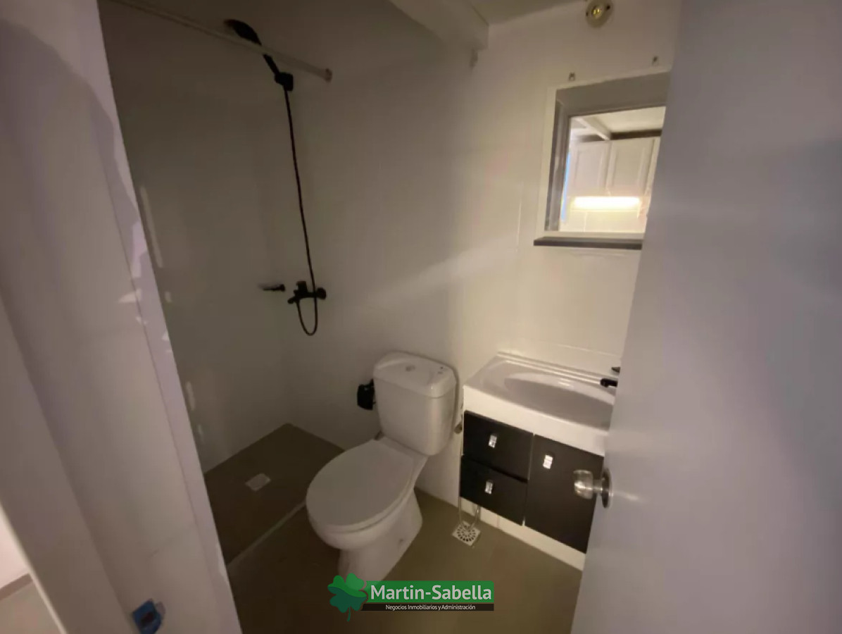 Local Comercial ID.104/Local-con-vivienda-en-alquiler--Pocitos- - Local con vivienda en alquiler - Pocitos 