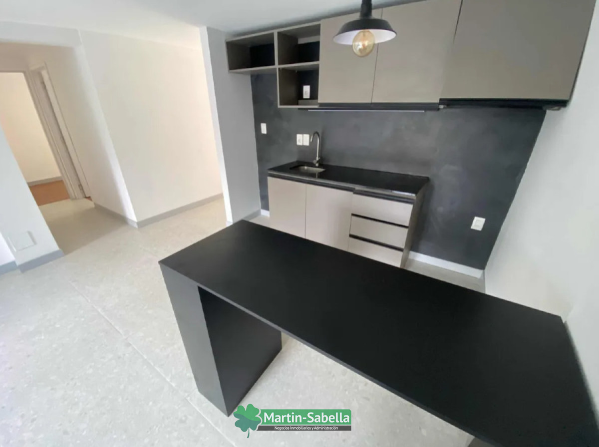 Local Comercial ID.420/Local-en-alquiler--Tres-Cruces- - Local en alquiler - Tres Cruces 