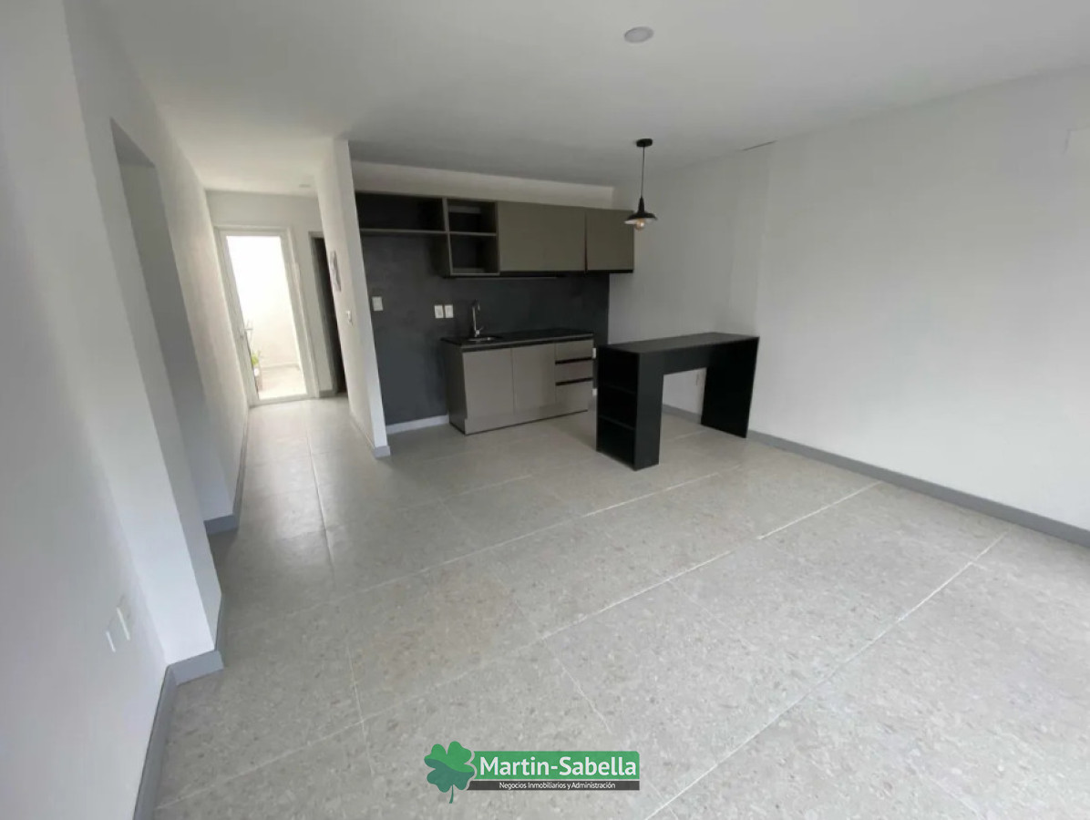 Local Comercial ID.420/Local-en-alquiler--Tres-Cruces- - Local en alquiler - Tres Cruces 