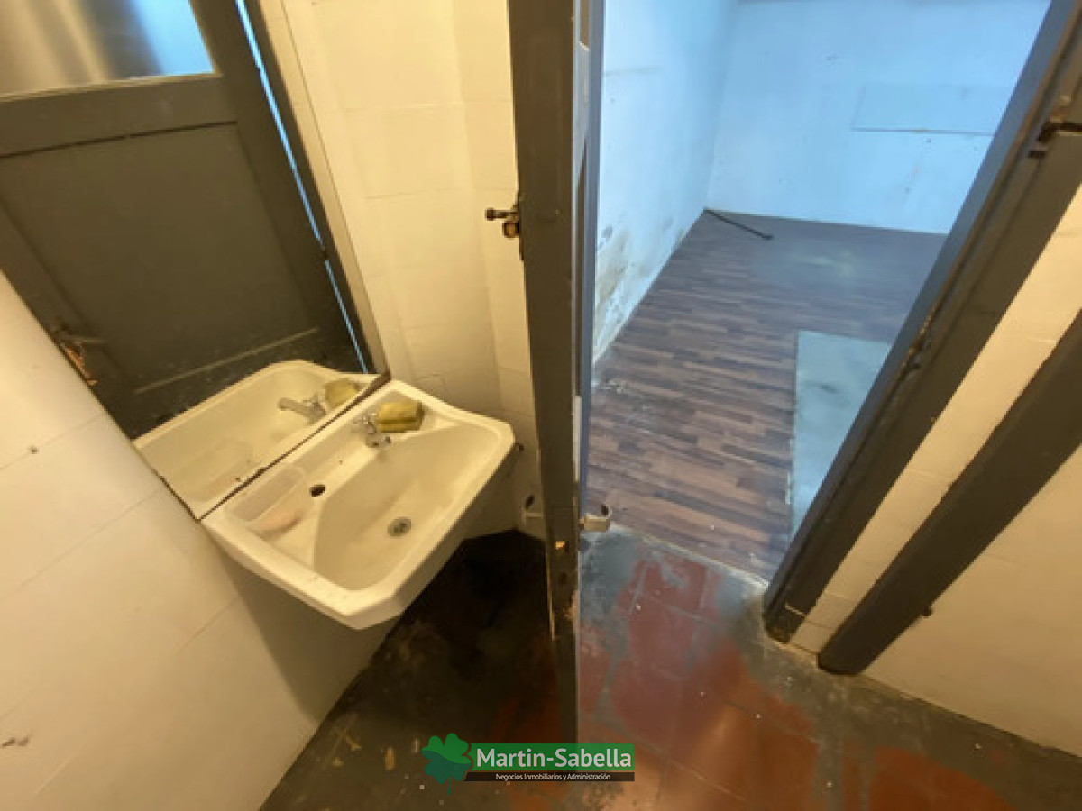 Local Comercial ID.505/Local-en-alquiler--Tres-Cruces- - Local en alquiler - Tres Cruces 