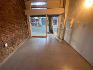 Local con vivienda en alquiler - Parque Batlle 