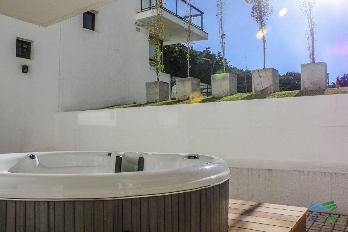 Apartamento ID.5594 - En Venta Apartamento 3 Dormitorios playa Brava, Rincón del Indio, Punta del Este,