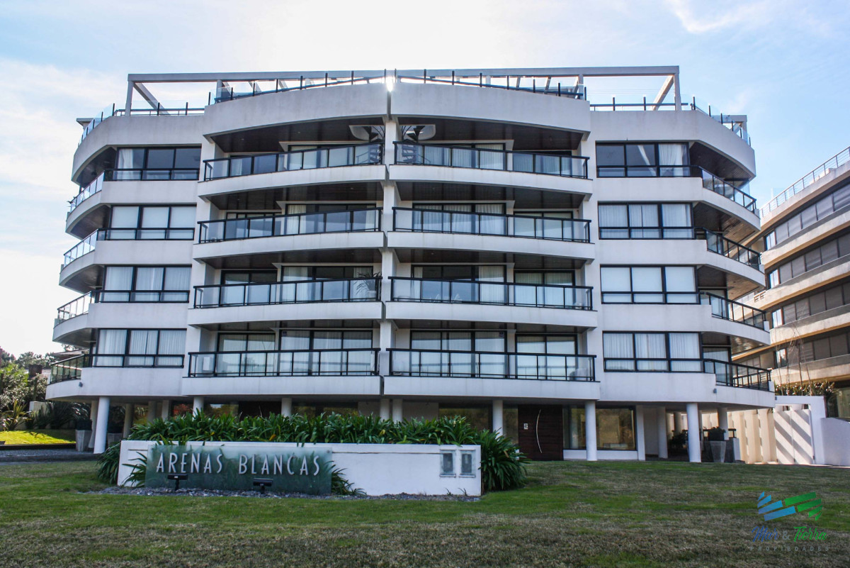 Apartamento ID.5594 - En Venta Apartamento 3 Dormitorios playa Brava, Rincón del Indio, Punta del Este,