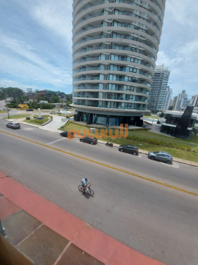 Apartamento ID.2904 - Se vende amplio monoambiente Playa Mansa