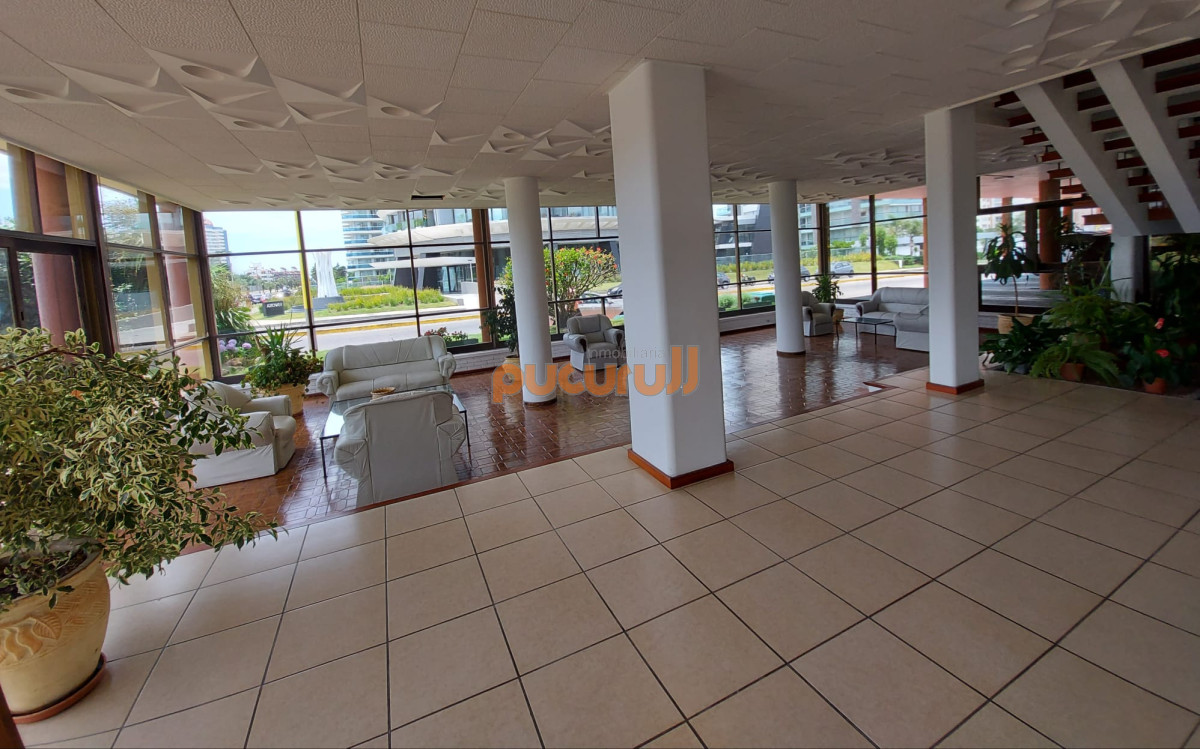 Apartamento ID.2904 - Se vende amplio monoambiente Playa Mansa
