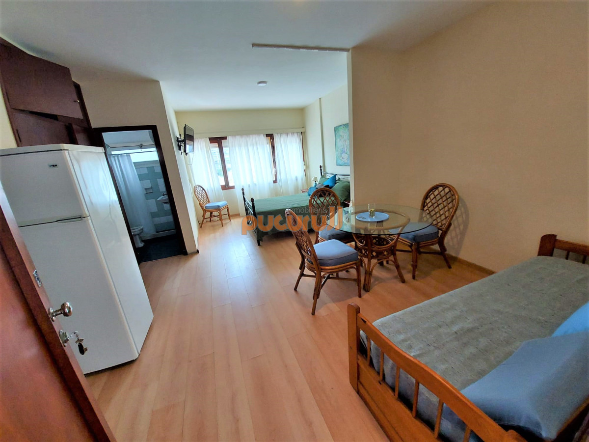 Apartamento ID.2904 - Se vende amplio monoambiente Playa Mansa