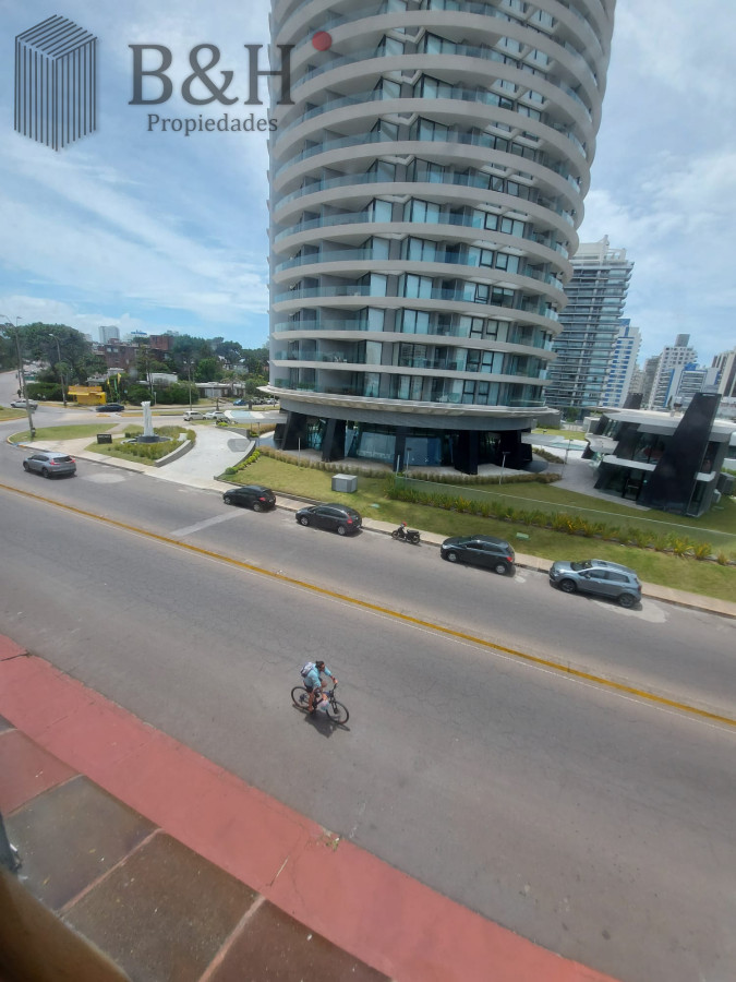 Apartamento ID.7154 - Se vende amplio monoambiente Playa Mansa