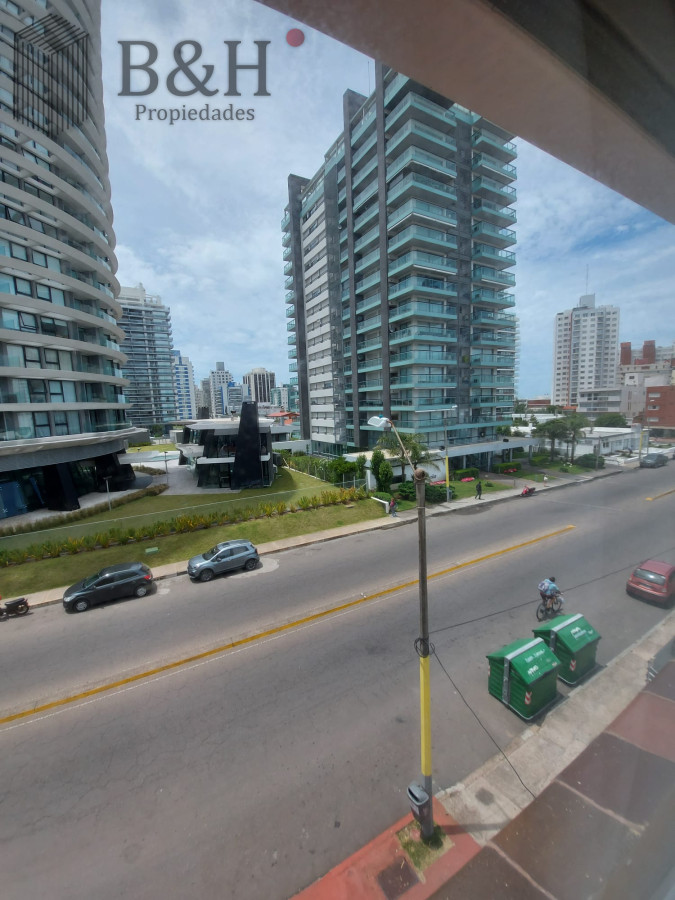 Apartamento ID.7154 - Se vende amplio monoambiente Playa Mansa