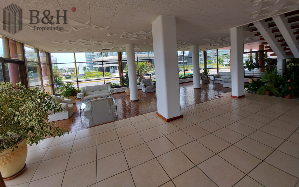 Apartamento ID.7154 - Se vende amplio monoambiente Playa Mansa