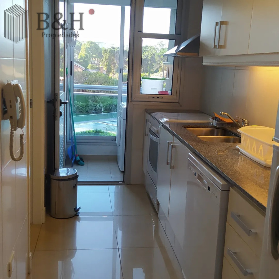 Apartamento ID.5236 - Venta Apartamento 3 Dormitorios mas dependencia playa Brava