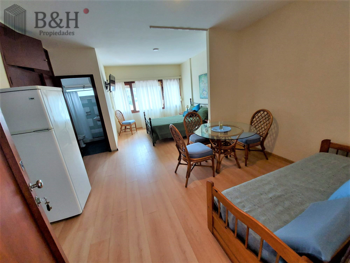Apartamento ID.7154 - Se vende amplio monoambiente Playa Mansa