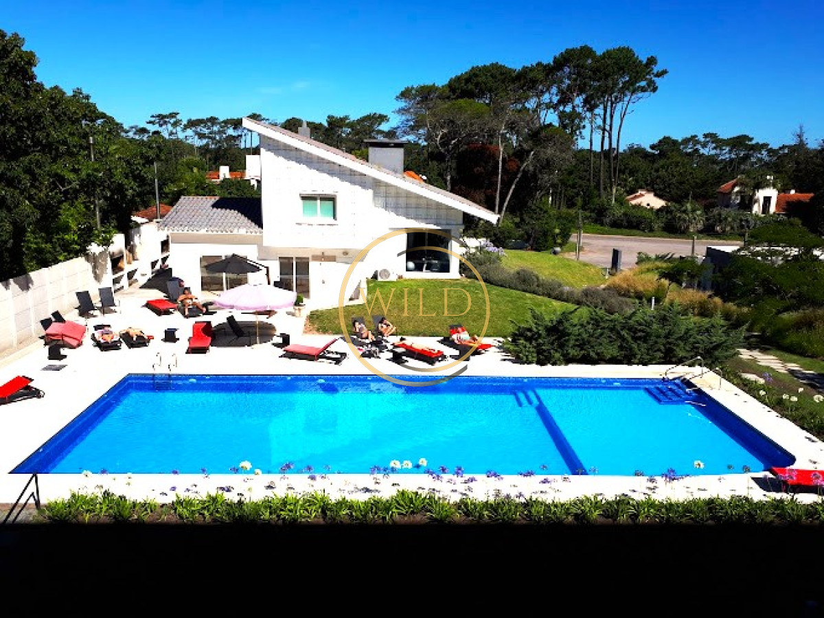 Apartamento ID.2410 - Venta Apartamento 2 Dormitorios garaje y servicios Edificio Unique