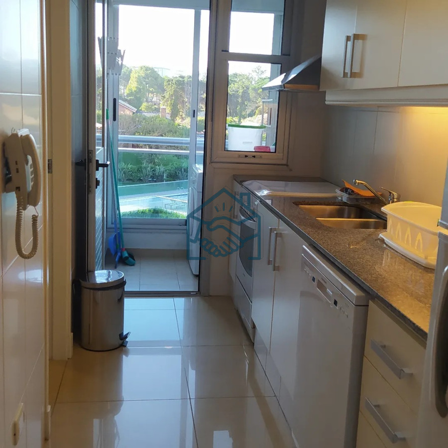 Apartamento ID.1389/Venta-Apartamento-3-Dormitorios-mas-dependencia-playa-Brava - Venta Apartamento 3 Dormitorios mas dependencia playa Brava