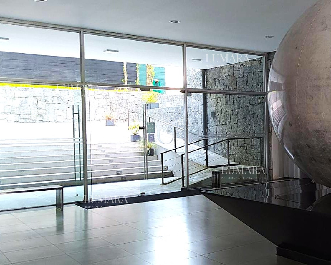 Apartamento ID.2820 - Venta Apartamento 2 Dormitorios garaje y servicios Edificio Unique