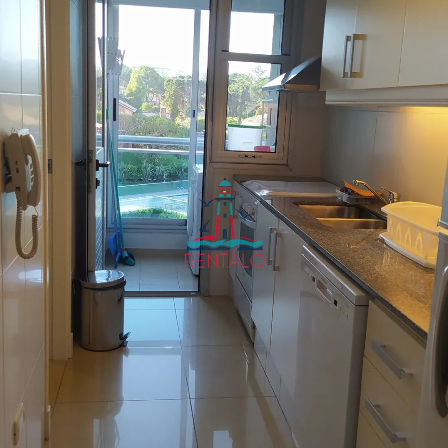 Apartamento ID.28 - Venta Apartamento 3 Dormitorios mas dependencia Punta del Este playa Brava