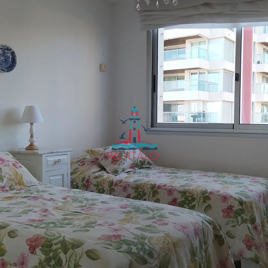 Apartamento ID.28 - Venta Apartamento 3 Dormitorios mas dependencia Punta del Este playa Brava