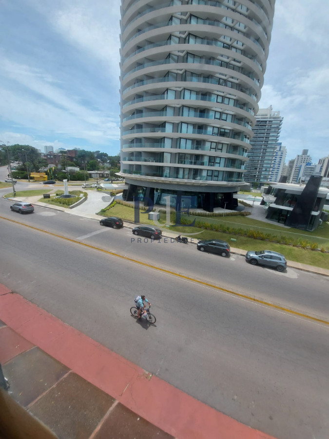 Parada 4 Mansa | Monoambiente sobre Avenida Chiverta | a mts del mar. - Imagen 11