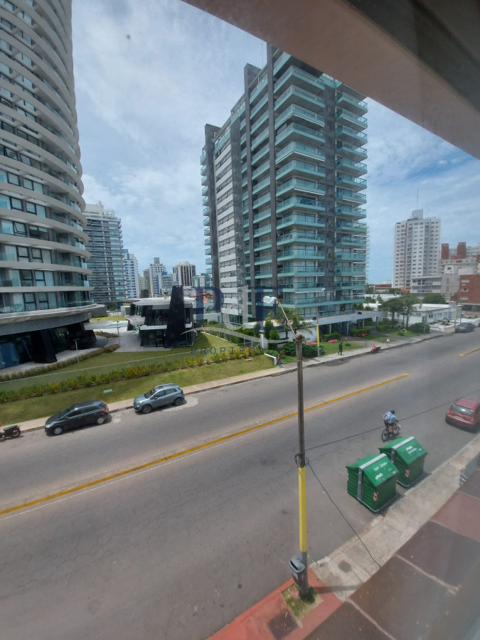 Parada 4 Mansa | Monoambiente sobre Avenida Chiverta | a mts del mar. - Imagen 10