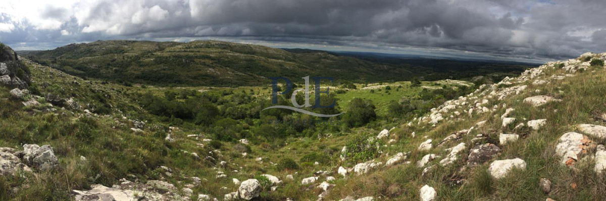 VENTA CHACRA 5 HAS SIERRAS CARAPE CON ARROYO - Imagen 1