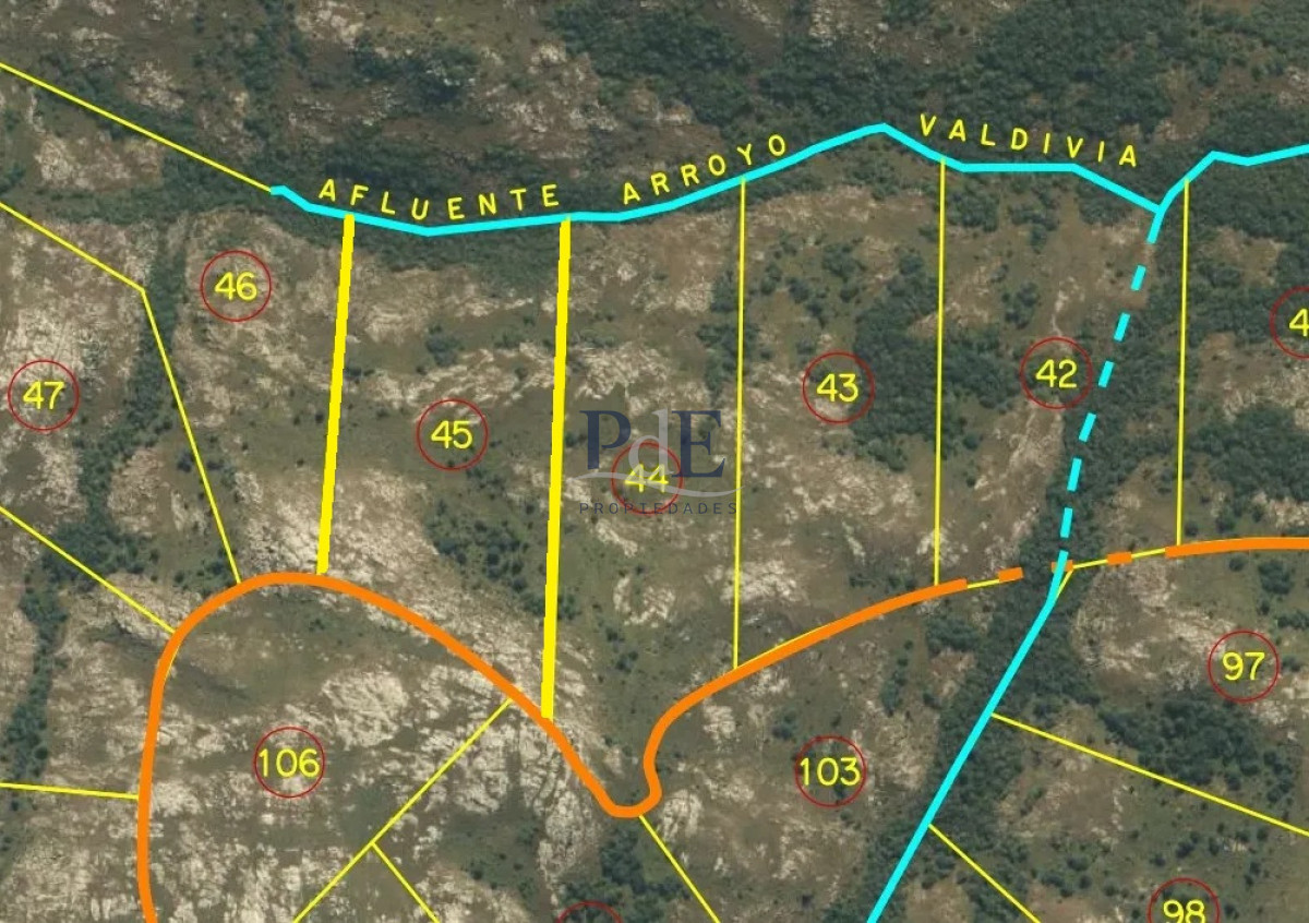 VENTA CHACRA 5 HAS SIERRAS CARAPE CON ARROYO - Imagen 12