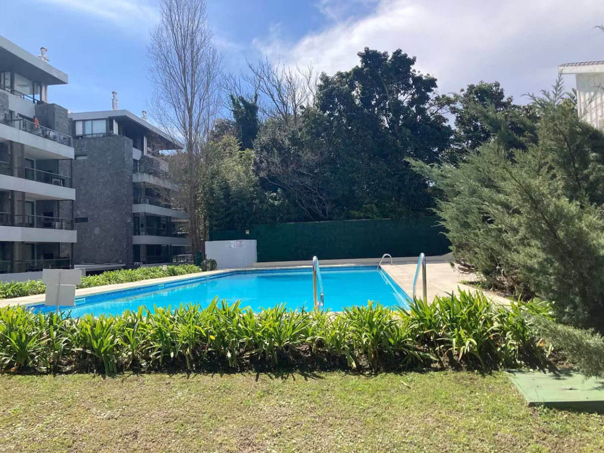 Venta 1 Dormitorio y medio garaje Terraza Con Parrillero Edificio Unique