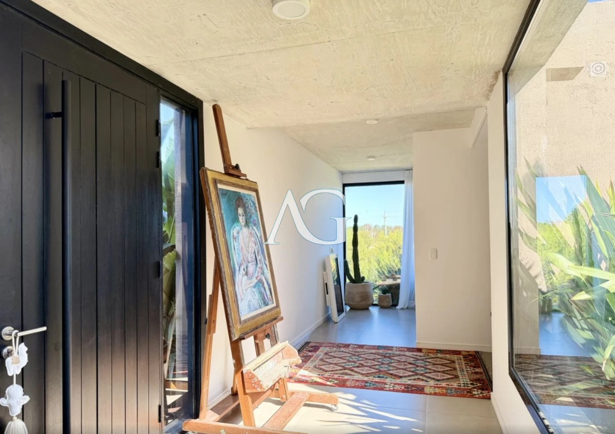 Casa ID.676 - Venta Casa De 4 Dormitorios En Pueblo Mio Piscina