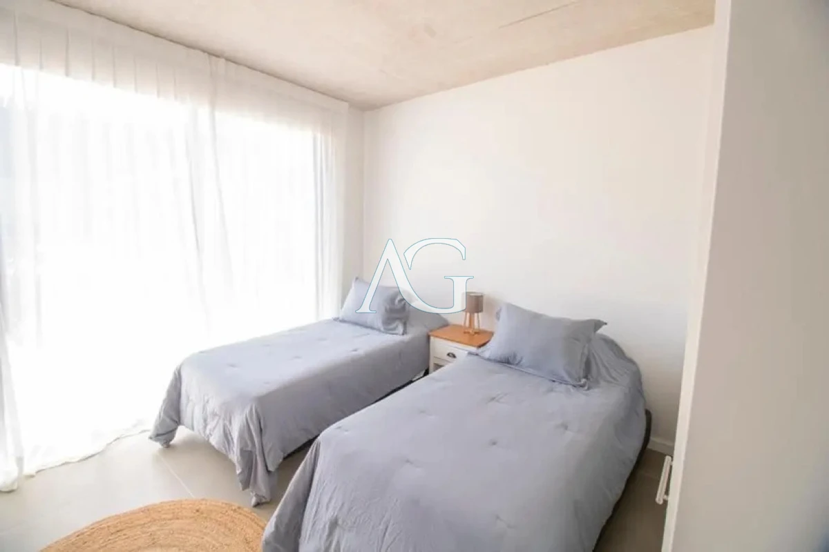 Casa ID.676 - Venta Casa De 4 Dormitorios En Pueblo Mio Piscina