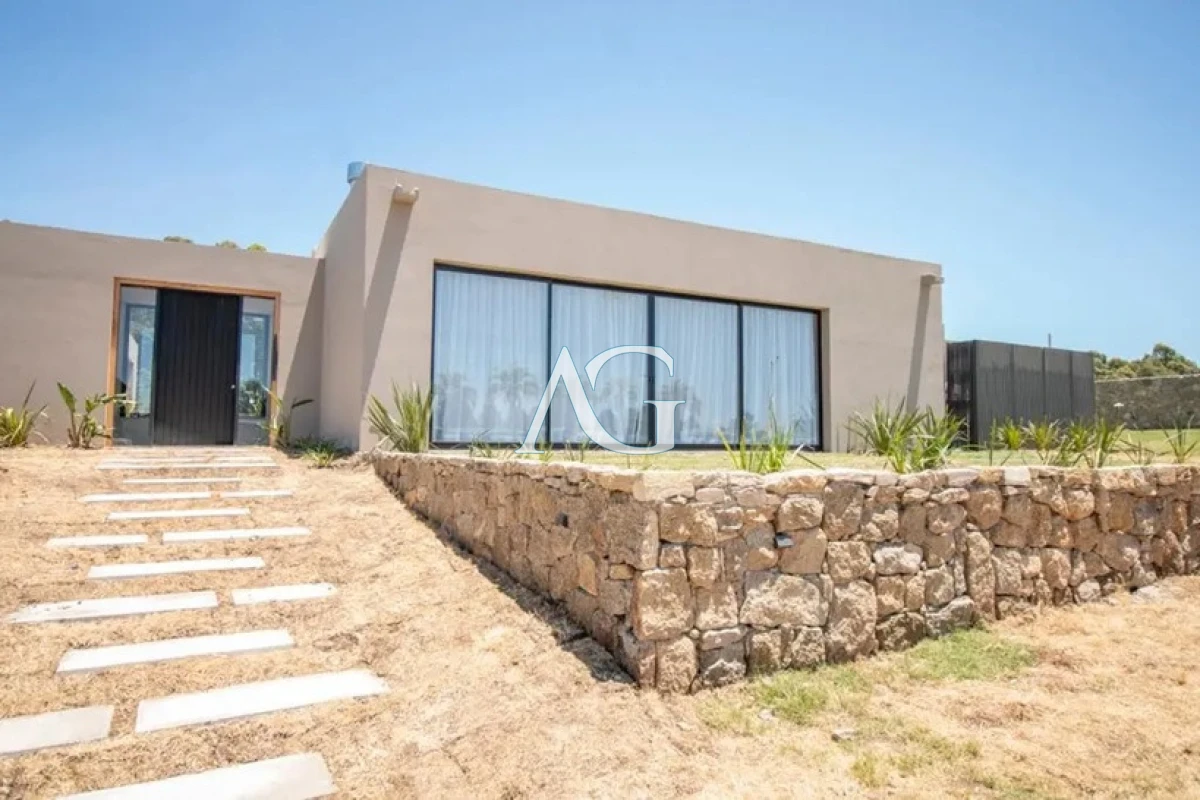 Casa ID.676 - Venta Casa De 4 Dormitorios En Pueblo Mio Piscina