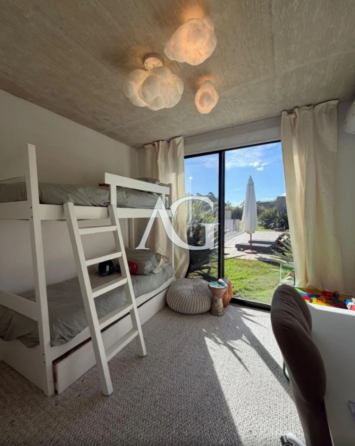 Casa ID.676 - Venta Casa De 4 Dormitorios En Pueblo Mio Piscina